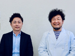 発がん研究部長　石本崇胤先生（左）と山﨑先生（右）